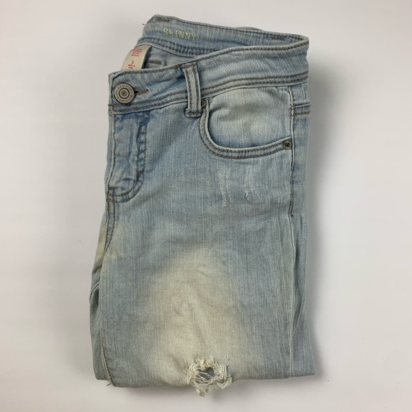 ❌SOLD❌ Mossimo Distressed Light Wash Skinny Jeans - Picture 3 of 8